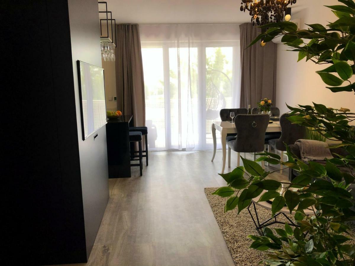 Glamour With Big, Private Terrace Apartment